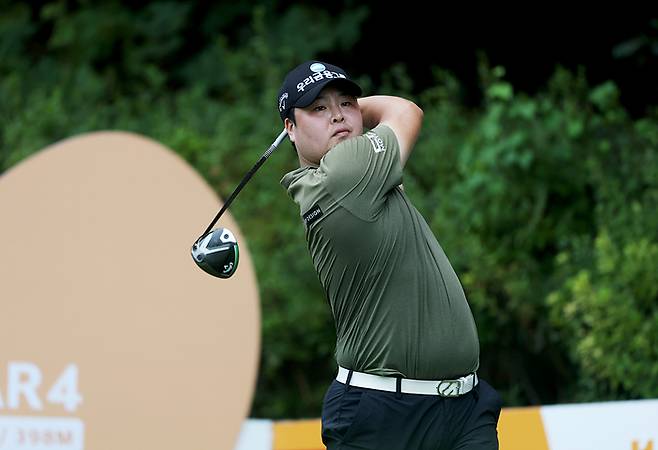 황중곤이 25일 열린 KPGA 투어 현대해상 최경주 인비테이셔널 1라운드 15번 홀에서 티샷을 하고 있다. 사진 | KPGA