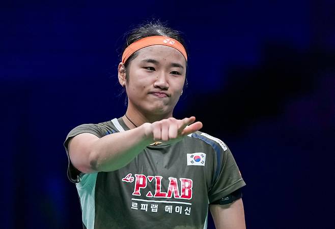 (250920) -- SHENZHEN, Sept. 20, 2025 (Xinhua) -- An Se Young of South Korea celebrates after winning the women's singles semifinal match against Yamaguchi Akane of Japan at the China Masters 2025 in Shenzhen, south China's Guangdong Province, Sept. 20, 2025. (Xinhua/Sun Fei)<저작권자(c) 연합뉴스, 무단 전재-재배포, AI 학습 및 활용 금지>