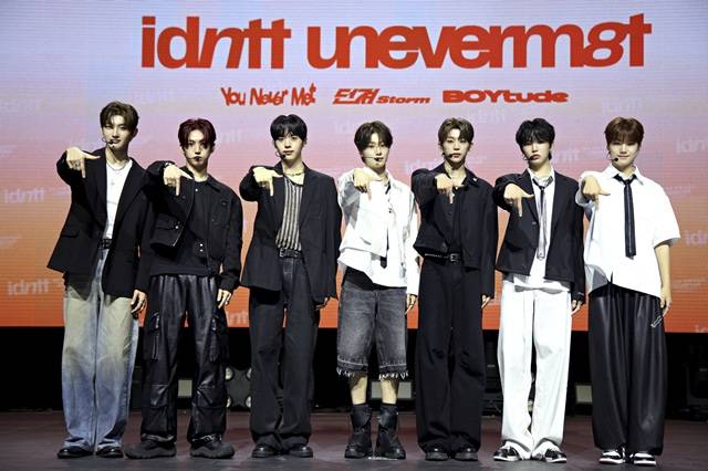 그룹 아이덴티티 유네버멧은 데뷔 앨범 'unevermet'으로 약 33만 장의 판매고를 기록한 다크호스다./모드하우스