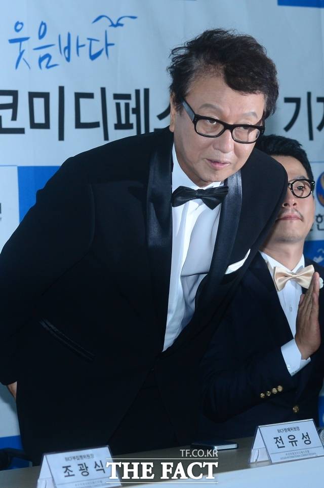 코미디언 전유성이 25일 오후 9시 5분경 입원 중이던 전북대학교 병원에서 사망했다. 사진은 제1회 부산국제코미디페스티벌 당시 모습. /더팩트 DB