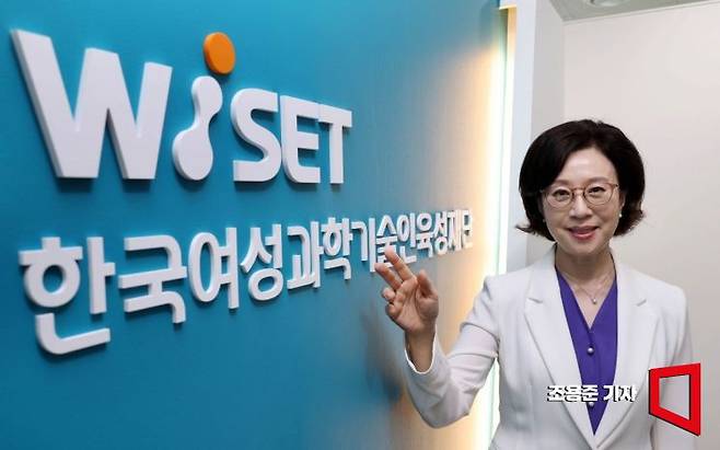 문애리 한국여성과학기술인육성재단 이사장이 서울 강남구 한국과학기술회관에서 아시아경제와 인터뷰 하고 있다. 조용준 기자
