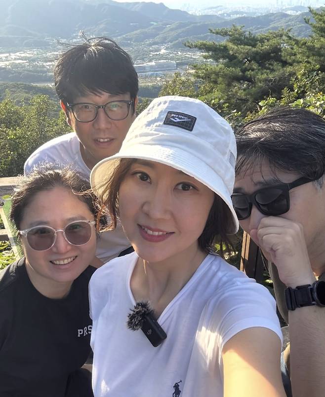 도원경, 유튜브 팀과 유쾌한 산행… 끈끈한 의리 과시 (출처: 도원경 인스타그램)