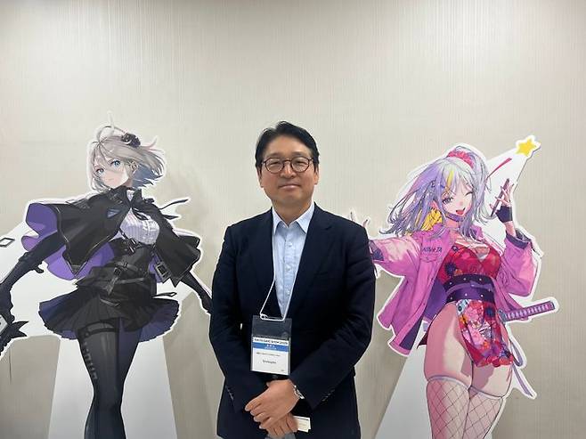 백영훈 스마일게이트 메가포트 대표 겸 일본 법인장이 25일 일본 치바현 마쿠하리멧세에서 진행된 미디어 인터뷰에서 기념사진을 촬영하고 있다.ⓒ데일리안 이주은 기자