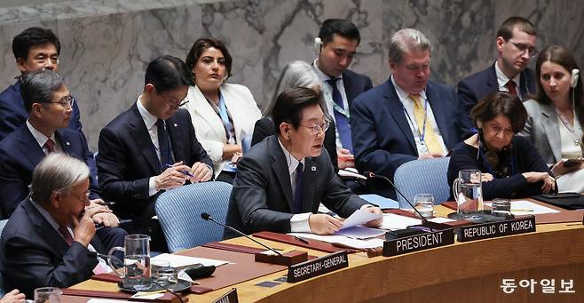 이재명 대통령이 24일(현지시간) 미국 뉴욕 유엔본부에서 안전보장이사회 의장 자격으로 공개 토의를 주재하고 있다. 뉴욕=송은석 기자 silverstone@donga.com