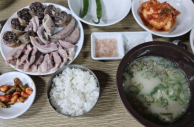 서울 중구 인현동 을지로 인쇄골목에 있는 ‘산수갑산’의 순대정식. 김도언 소설가 제공