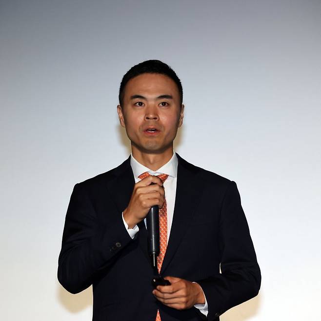 25일 파이낸셜뉴스가 과학기술정보통신부와 공동으로 서울 송파구 롯데월드타워 롯데시네마에서 개최한 'AI월드 2025'에서 유경범 네이버클라우드 사업개발 총괄은 기조강연을 통해 "AI시대가 짙어질수록 자체 AI 역량, 즉 소버린 AI를 발전시켜야 한다"고 강조했다.