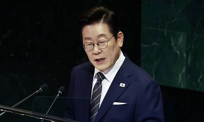 이재명 대통령이 23일(현지시각) 미국 뉴욕 유엔본부 총회장에서 기조연설을 하고 있다. 연합뉴스