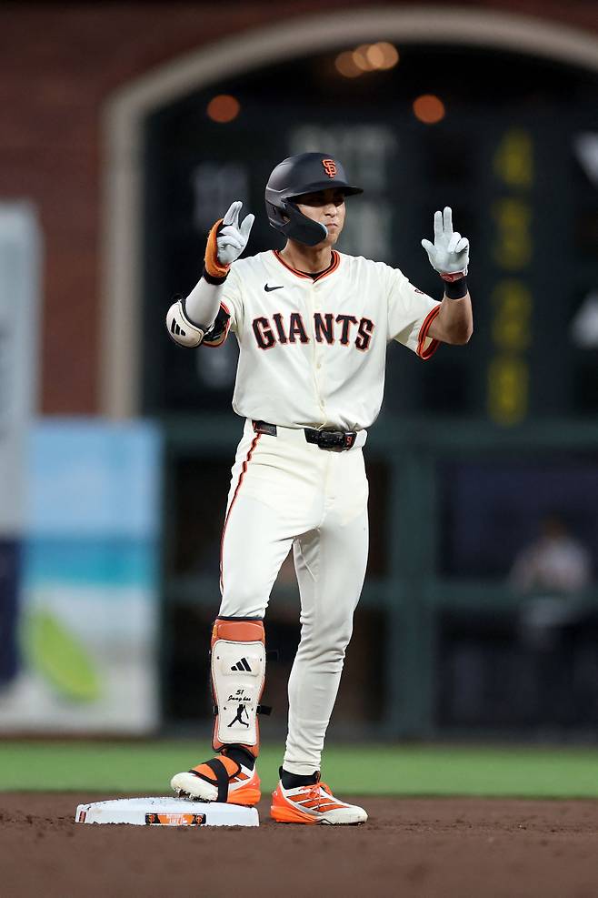 <yonhap photo-3376=""> SAN FRANCISCO, CALIFORNIA - SEPTEMBER 24: Jung Hoo Lee #51 of the San Francisco Giants reacts after he hit a double against the St. Louis Cardinals in the second inning at Oracle Park on September 24, 2025 in San Francisco, California. Ezra Shaw/Getty Images/AFP (Photo by EZRA SHAW / GETTY IMAGES NORTH AMERICA / Getty Images via AFP)/2025-09-25 11:54:34/ <저작권자 ⓒ 1980-2025 ㈜연합뉴스. 무단 전재 재배포 금지, AI 학습 및 활용 금지></yonhap>