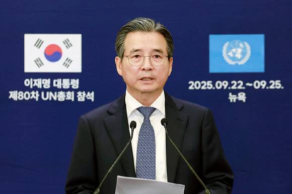 김용범 대통령실 정책실장이 24일(현지시간) 미국 뉴욕 유엔본부에서 이재명 대통령과 스콧 베센트 미국 재무장관 면담 관련 브리핑을 하고 있다. 2025.9.25 [사진=연합뉴스]