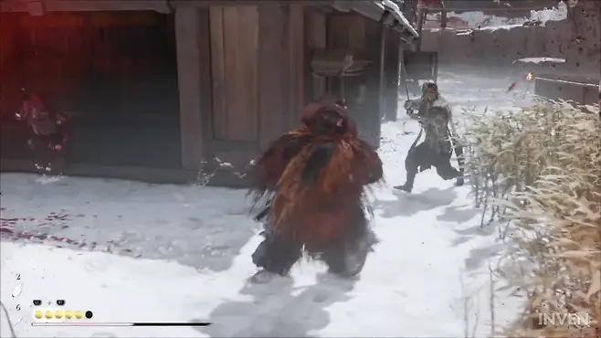 ▲ 집중 공격(차지 강공격)으로 적의 무장 해제 패턴을 끊으면 역으로 무장을 해제시킬 수 있다