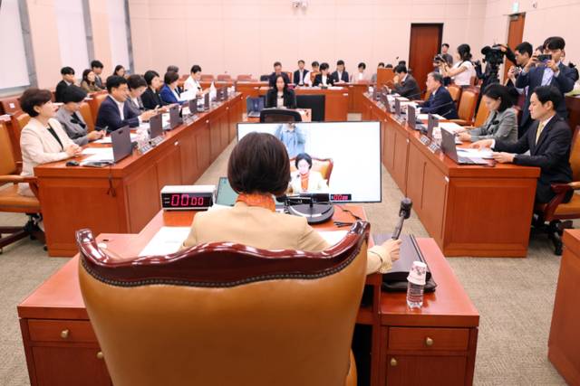 ▲ 24일 서울 여의도 국회에서 열린 여성가족위원회 전체회의에서 국민의힘 소속 이인선 위원장이 2025년도 국정감사계획서 채택의 건 등 안건을 상정하고 있다. 연합뉴스