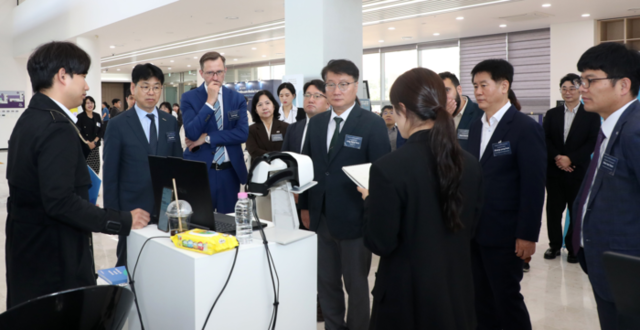 ▲ 강원도는 25일 강원연구원에서 여중협 도 행정부지사, 타넬 셉(Tanel Sepp) 주한 에스토니아 대사 내정자, AI 헬스케어 관련 유관기관 및 병원 관계자, 특구사업자 등 100여 명이 참석한 가운데 ‘2025 강원 AI 헬스케어 글로벌 포럼’을 개최했다. 강원도 제공