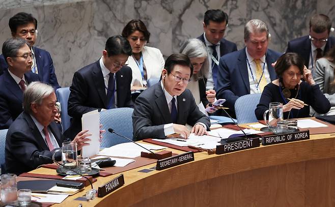 이재명 대통령이 24일(현지시간) 미국 뉴욕 유엔본부에서 안전보장이사회 공개토의를 주재하고 있다. 연합뉴스