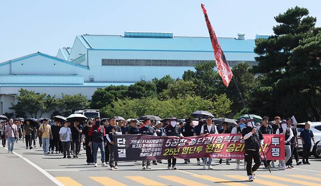 지난 3일 현대자동차 울산공장에서 열린 현대차 노조의 총파업 결의대회. 연합뉴스