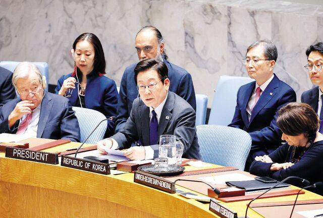 이재명 대통령이 24일(현지시간) 미국 뉴욕 유엔본부에서 열린 안전보장이사회에서 공개 토의를 주재하고 있다. 한국 정상이 의장 자격으로 안보리 토의를 주재한 것은 이번이 처음이다. 뉴시스