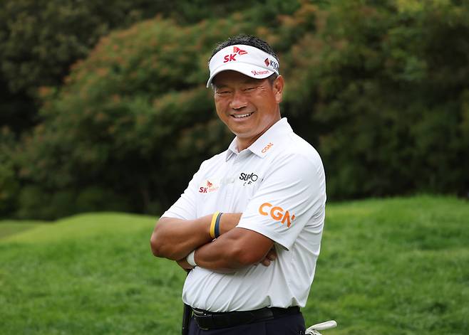 KPGA 투어 현대해상 최경주 인비테이셔널 개막에 앞서 경기 여주시 페럼클럽에서 만난 최경주가 활약을 다짐하며 포즈를 취하고 있다. 민수용 골프전문 사진기자