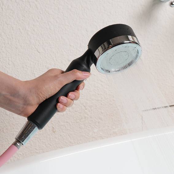 워터웰의 에코젠 비타민 샤워기 헤드./사진=한유원 제공.