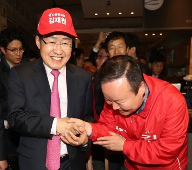 홍준표 전 대구시장과 김재원 국민의힘 최고위원. 연합뉴스