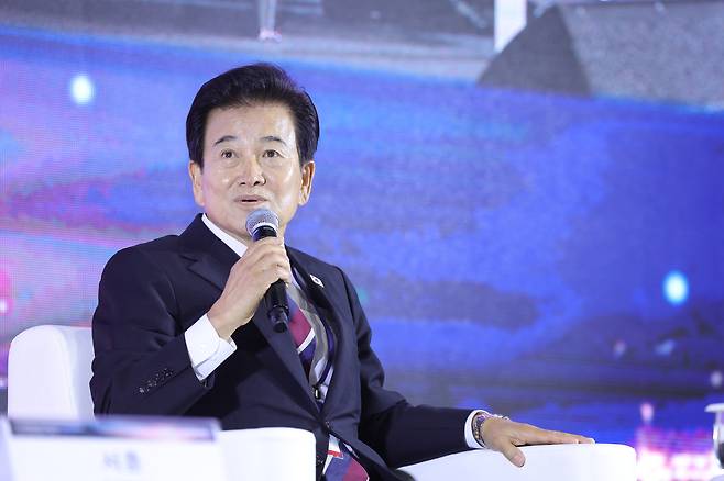 정동영 통일부장관이 지난 19일 오전 경기도 파주시 캠프 그리브스에서 열린 9.19 평양공동선언 7주년 기념 토론회에서 발언하고 있다. [연합]