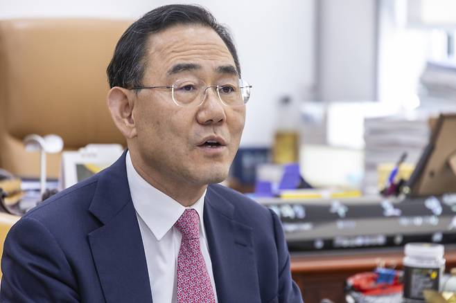 주호영 국회부의장이 25일 국회에서 최근 정치 현안에 대한 본인 입장을 밝히고 있다. [연합]