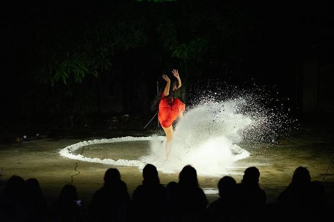 [광주=뉴시스] '경계를 넘어: 아시아 공연예술의 새물결(Beyond Borders: Asia’s New Wave)' 인도네시아팀의 아유퍼마타 댄스 프로젝트. (사진=ACC제공) 2025.09.25. photo@newsis.com *재판매 및 DB 금지