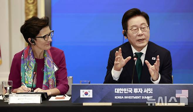 [뉴욕=뉴시스] 최동준 기자 = 이재명 대통령이 25일(현지 시간) 미국 뉴욕 증권거래소에서 열린 대한민국 투자 써밋에서 발언하고 있다. 2025.09.25. photocdj@newsis.com