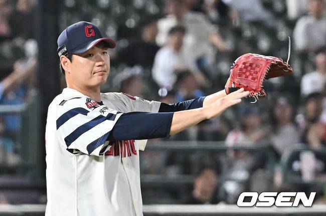 [OSEN=부산, 이석우 기자] 롯데 자이언츠 나균안 010 2025.08.26 / foto0307@osen.co.kr