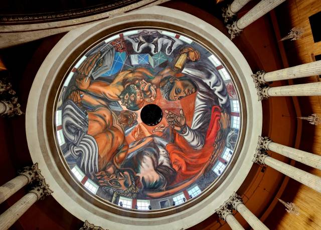 ▲ 과달라하라대학 미술관 천장의 '창조자와 반역자 인간' ⓒ손호철