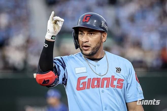 지난해 KBO리그 단일 시즌 최다인 202안타 기록을 세운 롯데 자이언츠 외야수 빅터 레이예스. 롯데 자이언츠 제공