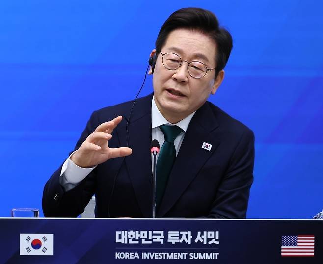 이재명 대통령, 뉴욕에서 한국경제설명회 - 이재명 대통령이 25일(현지시간) 미국 뉴욕 증권거래소에서 열린 한국경제설명회 투자서밋에서 발언하고 있다. 2025.9.25 연합뉴스