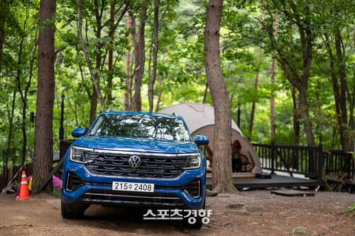 캠핑하기에 좋은 가을에 만난 폭스바겐 신형 아틀라스. 이 차가 주목 받는 이유는 합리적인 가격대, 프리미엄 상품성을 지니고 있어서다.