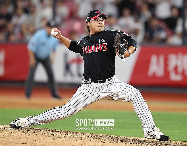 ▲ 24일 창원 NC전에서 자신의 공을 던지지 못한 이지강 ⓒ곽혜미 기자