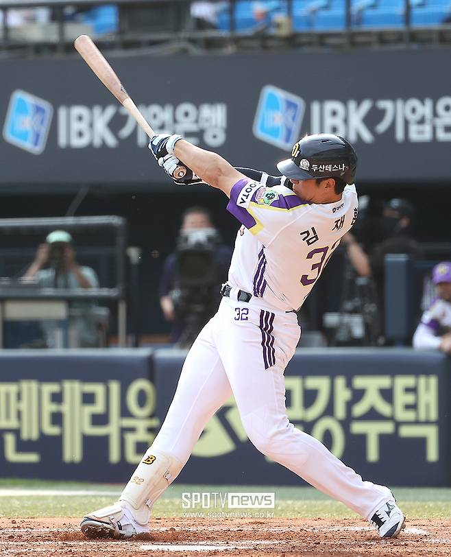 ▲ 두산 베어스가 홈런쇼를 선보이며 한화에 완승을 거뒀다. 김재환은 5회 6-0으로 달아나는 3점 홈런을 날렸다. ⓒ곽혜미 기자