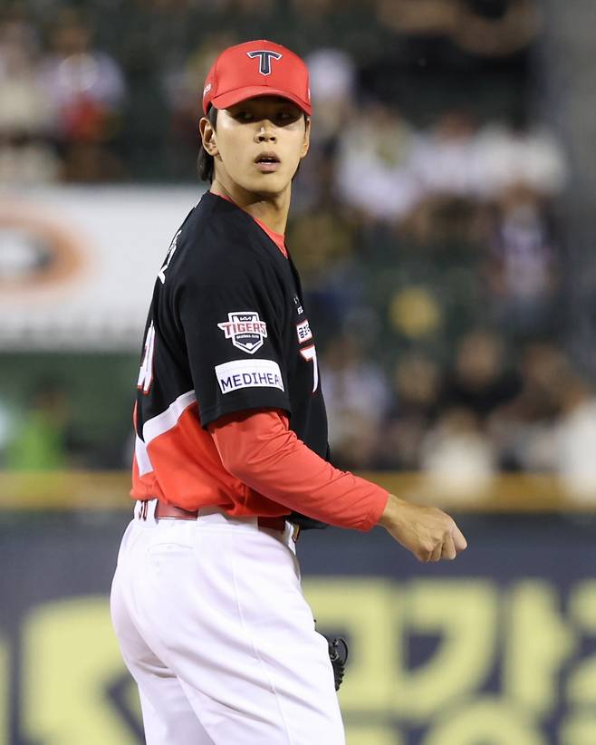 KIA 타이거즈 투수로 활약했던 시절 홍원빈의 모습. /사진=KIA 타이거즈 제공