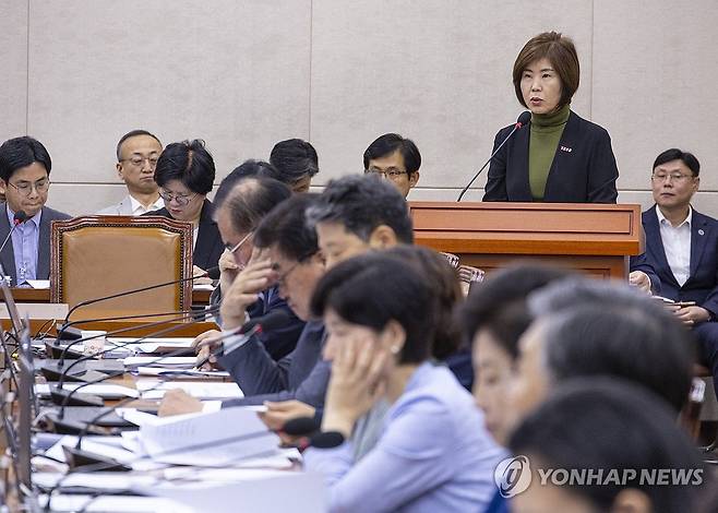 법안 심의 보고하는 김미애 복지위 제1소위 위원장 (서울=연합뉴스) 황광모 기자 = 국회 보건복지위원회 제1소위 위원장인 국민의힘 김미애 의원이 27일 국회 보건복지위 전체회의에서 소위에서 심의한 법안들을 보고하고 있다. 2025.8.27 hkmpooh@yna.co.kr