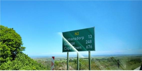 최종 목적지인 케이프타운까지 676㎞가 남은 지점을 알리는 해안도로의 이정표[이은별 제공. 재판매 및 DB 금지]