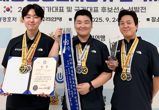 26일 충북 청주종합사격장에서 열린 제18회 대통령 경호처장기 전국사격대회 남일반부 50m 3자세 단체전서 우승한 경기도청 선수들이 기념사진을 찍고 있다. 사진=경기도청