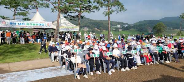 충남-대전 행정통합기원 파크골프대회 참가자들