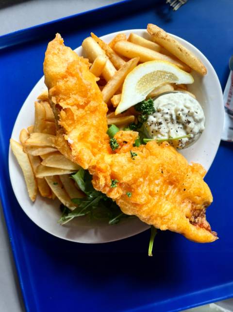 틴타젤의 피쉬 앤 칩스.