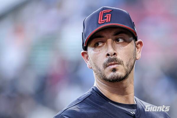 롯데 벨라스케즈의 19일 LG전 등판 모습. (사진=롯데 자이언츠)