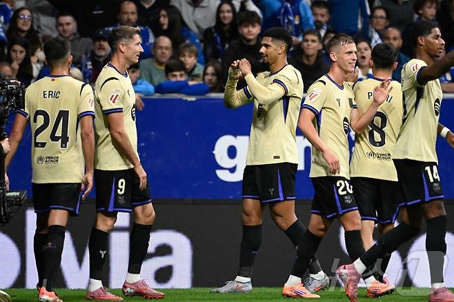 득점 후 기뻐하는 바르셀로나 선수들ⓒ AFP=뉴스1