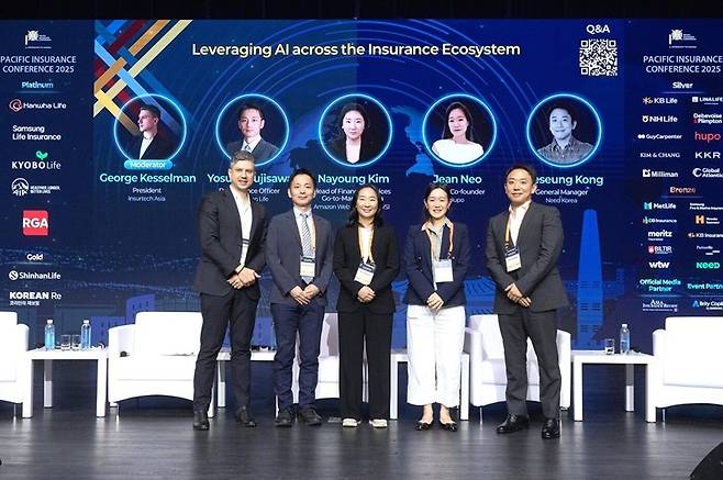 24일 서울 그랜드하얏트 호텔에서 열린 '2025 태평양 보험 콘퍼런스(PIC)' 패널 세션에 참여한 연자들이 기념사진을 찍고 있다. (왼쪽부터) 조지 케슬만 인슈어테크 아시아 회장, 요스케 후지사와 스미토모생명 데이터사이언스 총괄, 김나영 AWS 한국 금융서비스 Go-to-Market 총괄, 장 네오 후포 COO 겸 공동창업자, 공재승 니드 한국 사업총괄 / 사진=니드 제공
