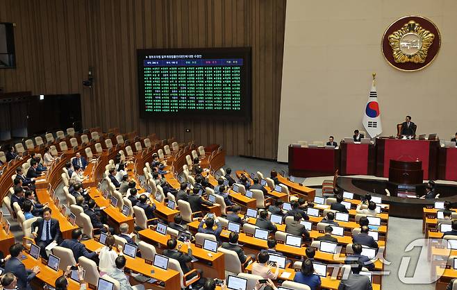 26일 서울 여의도 국회에서 열린 제429회국회(정기회) 9차 본회의에서 검찰청 폐지를 골자로 한 정부조직법 개정안이 통과되고 있다. 2025.9.26/뉴스1 ⓒ News1 신웅수 기자