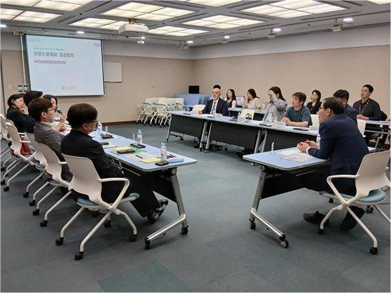 부산시 이준승 행정부시장이 중국인 단체관광객 무비자 시행을 대비한 관광수용태세 점검회의를 주재하고 있다.