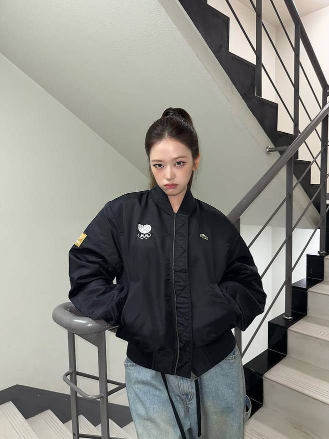 블루종, 항공 점퍼를 입은 아이브 안유진 인스타그램 @_yujin_an
