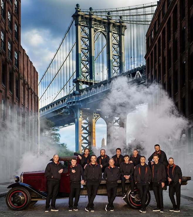 미국 뉴욕 맨해튼 브리지를 배경으로 라이더컵 출정을 기념하는 단체 사진을 찍은 팀 유럽.  라이더컵유럽 인스타그램