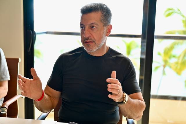 알렉스 카투지안 퀄컴 수석부사장 겸 모바일, 컴퓨트, XR(MCX) 본부장이 24일(현지시간) 미국 하와이주 마우이에서 열린 ‘스냅드래곤 서밋 2025’에서 국내 취재진들과 인터뷰 하고 있다. 공동취재단