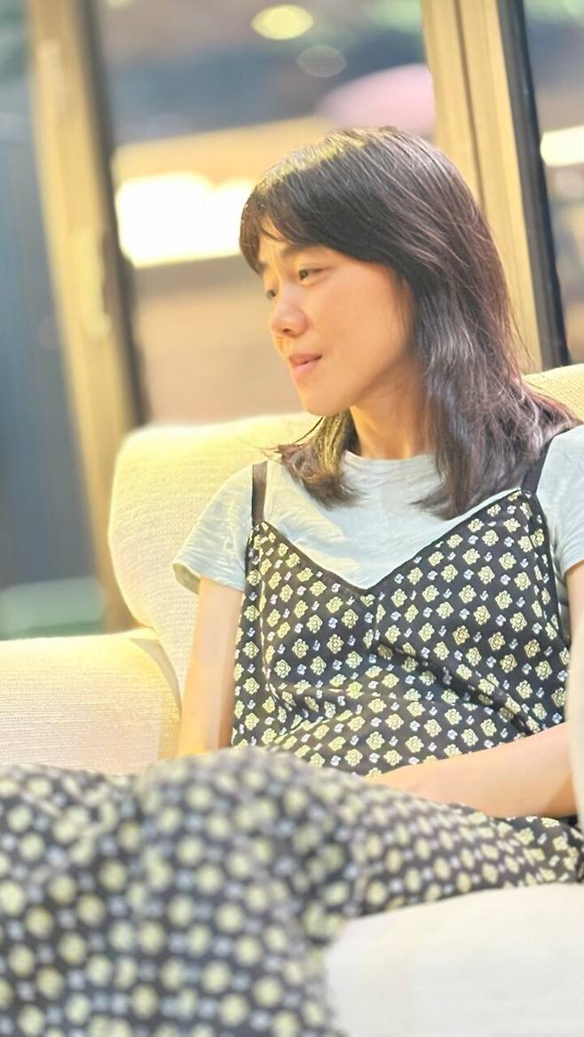 김숨(51) 작가는 ‘위안부’ 피해 여성에 관한 소설 ‘한 명’을 출간(2016)한 이래, 이달 ‘간단후쿠’까지 지난 10년 가까이 한 주제로 관통되는 소설만 다섯 종을 펴냈다. 작가 제공