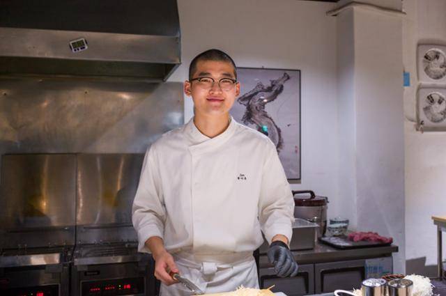 황다훈 셰프가 운영하는 교카이젠에선 돈가스를 부위만이 아니라 품종별로 제공한다. 장준우 제공