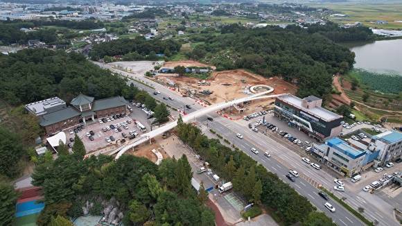 개통을 앞둔 신흥공원 보행교  [사진=익산시 ]